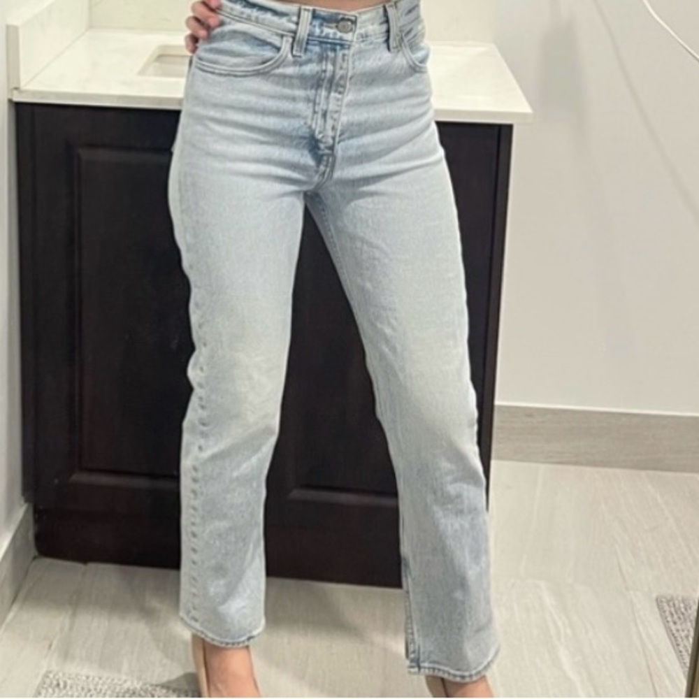 Levi’s 70’s high rise slim straight size 25 light wash denim